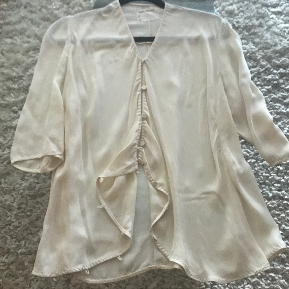 Beautiful vintage look blouse.